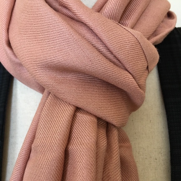 🌸Beautiful mauve scarf - NWOT🧣💖 - Picture 2 of 3